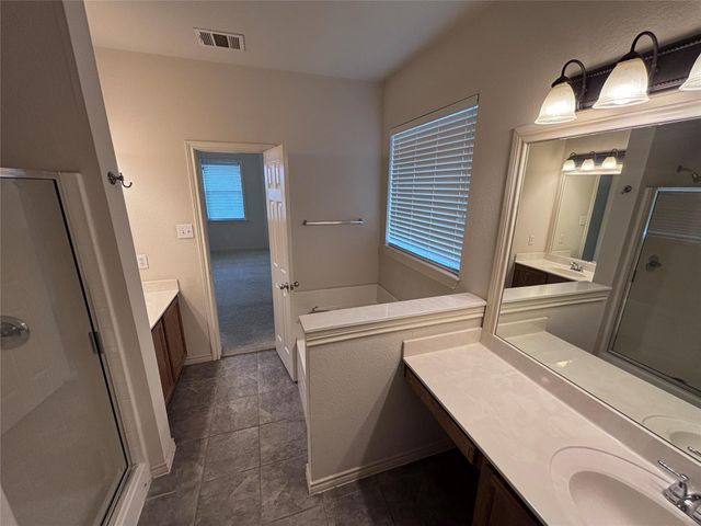 3906 Links LN, Round Rock, TX 78664