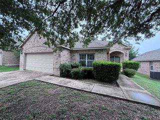 3906 Links LN, Round Rock, TX 78664