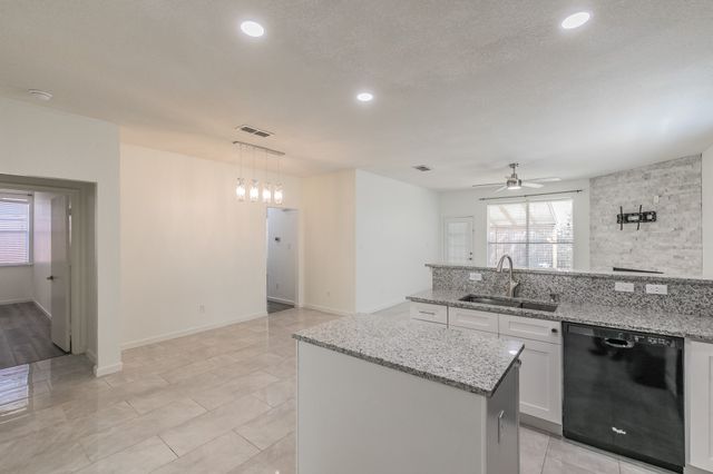4333 Park Creek Circle N, Fort Worth, TX 76137