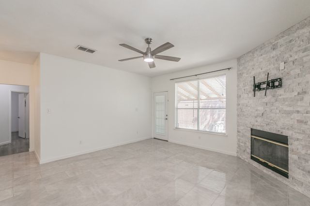 4333 Park Creek Circle N, Fort Worth, TX 76137