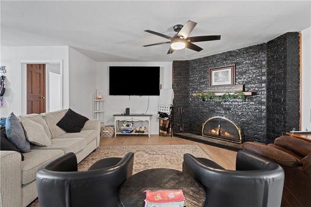 220 E 2nd Avenue, Caney, KS 67333