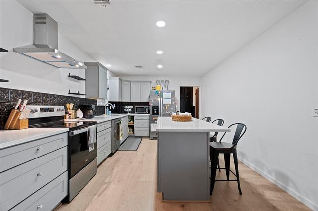 220 E 2nd Avenue, Caney, KS 67333