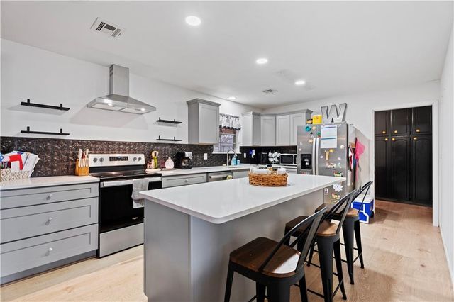 220 E 2nd Avenue, Caney, KS 67333