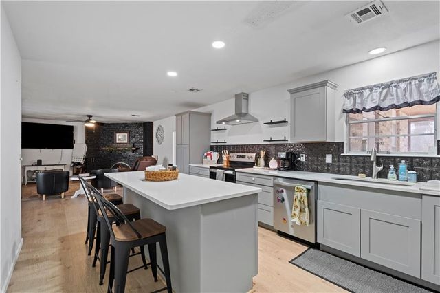 220 E 2nd Avenue, Caney, KS 67333