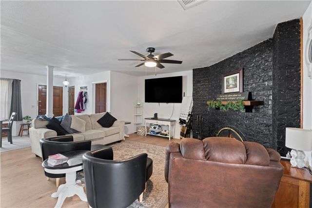 220 E 2nd Avenue, Caney, KS 67333