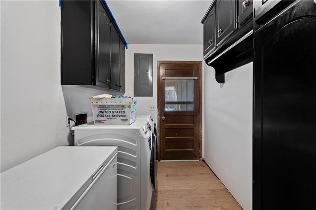 220 E 2nd Avenue, Caney, KS 67333