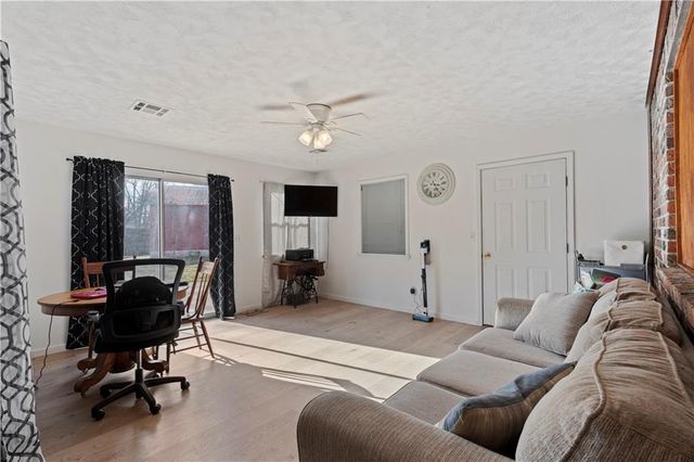 220 E 2nd Avenue, Caney, KS 67333