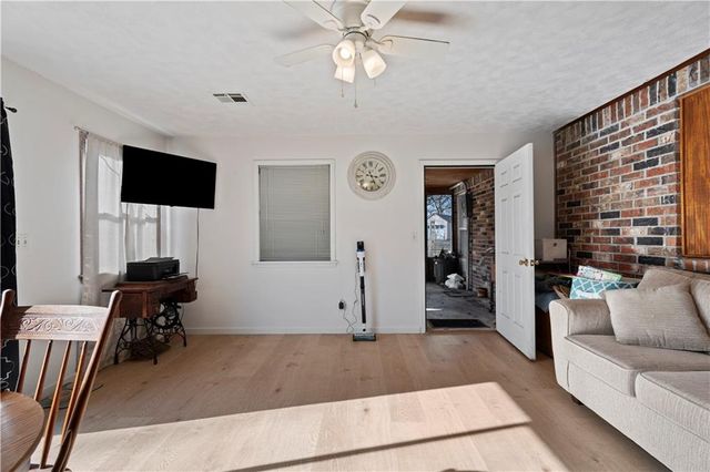 220 E 2nd Avenue, Caney, KS 67333