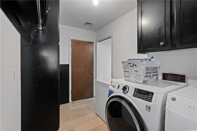 220 E 2nd Avenue, Caney, KS 67333