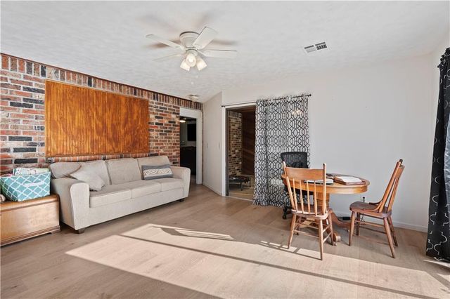 220 E 2nd Avenue, Caney, KS 67333