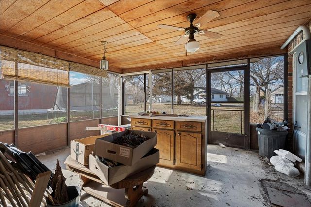 220 E 2nd Avenue, Caney, KS 67333