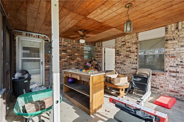 220 E 2nd Avenue, Caney, KS 67333