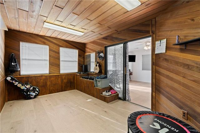 220 E 2nd Avenue, Caney, KS 67333