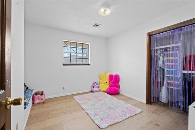 220 E 2nd Avenue, Caney, KS 67333