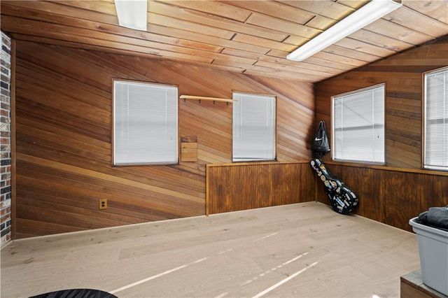 220 E 2nd Avenue, Caney, KS 67333