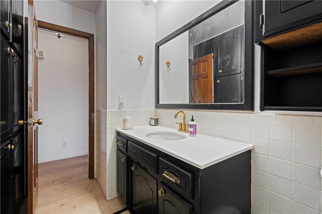 220 E 2nd Avenue, Caney, KS 67333