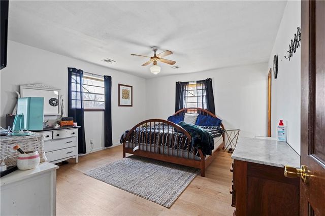 220 E 2nd Avenue, Caney, KS 67333