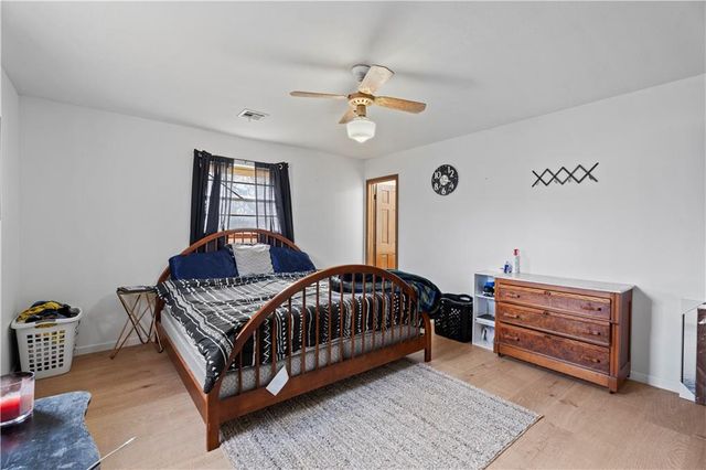 220 E 2nd Avenue, Caney, KS 67333