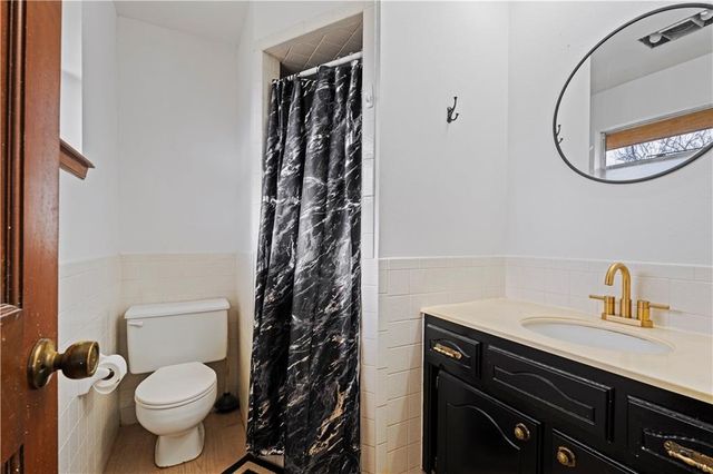 220 E 2nd Avenue, Caney, KS 67333