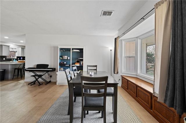 220 E 2nd Avenue, Caney, KS 67333