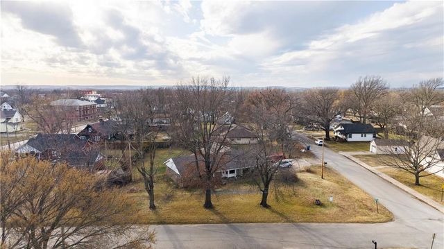 220 E 2nd Avenue, Caney, KS 67333