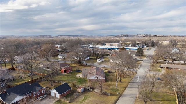 220 E 2nd Avenue, Caney, KS 67333