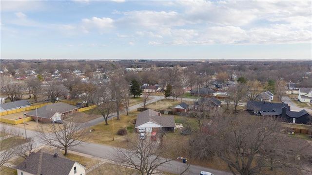 220 E 2nd Avenue, Caney, KS 67333