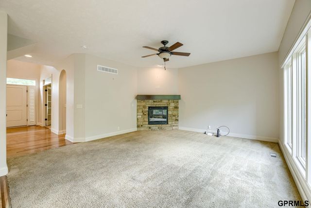 407 S 198th Street, Elkhorn, NE 68022