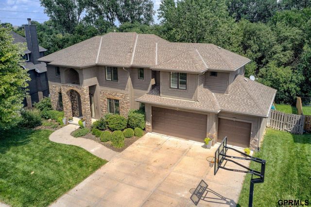 407 S 198th Street, Elkhorn, NE 68022