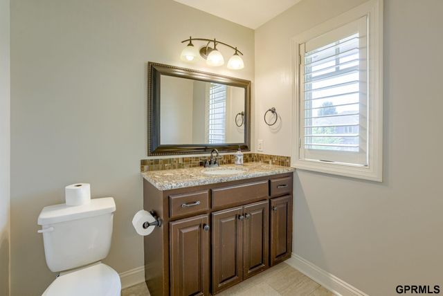 407 S 198th Street, Elkhorn, NE 68022