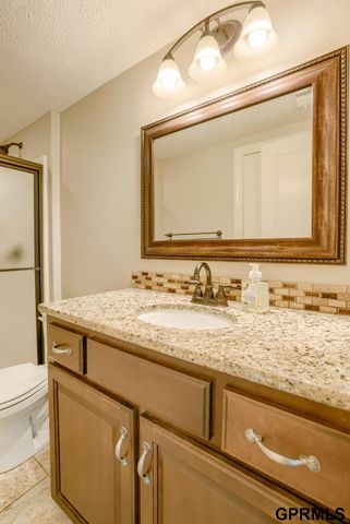 407 S 198th Street, Elkhorn, NE 68022