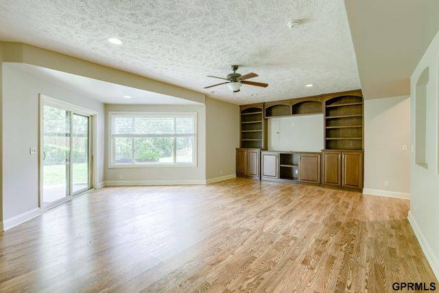 407 S 198th Street, Elkhorn, NE 68022