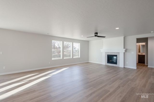 1066 Woods Bog Ave, Middleton, ID 83644