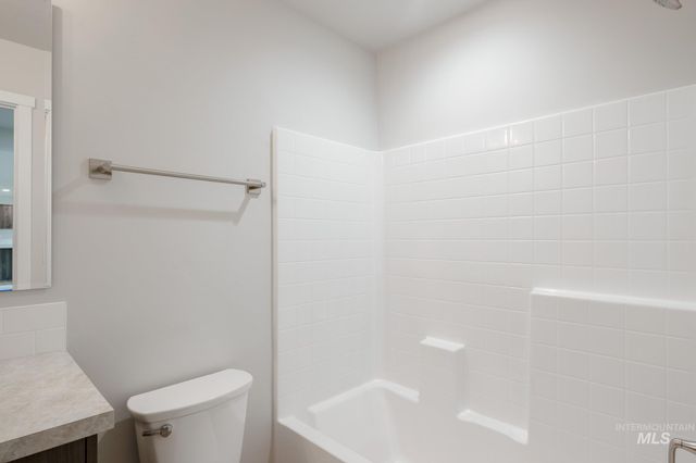 1066 Woods Bog Ave, Middleton, ID 83644