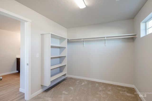 1066 Woods Bog Ave, Middleton, ID 83644