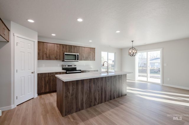 1066 Woods Bog Ave, Middleton, ID 83644