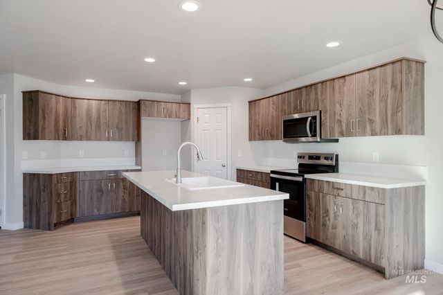 1066 Woods Bog Ave, Middleton, ID 83644