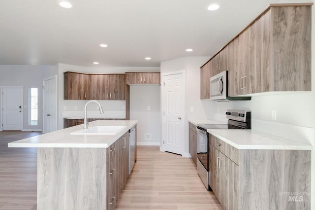 1066 Woods Bog Ave, Middleton, ID 83644