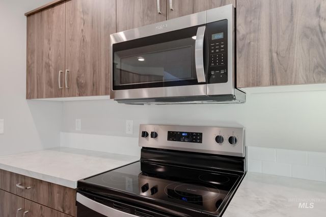 1066 Woods Bog Ave, Middleton, ID 83644