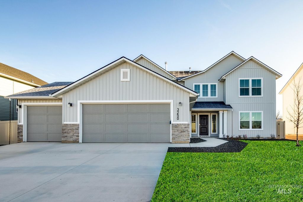 1066 Woods Bog Ave, Middleton, ID 83644