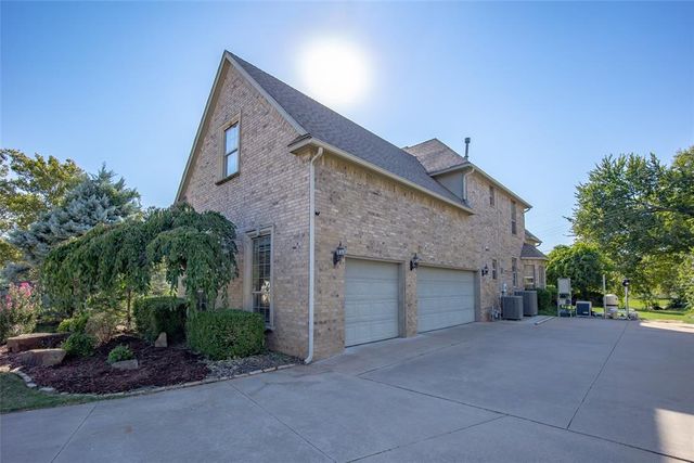 1032 W Lindsey Street, Norman, OK 73069