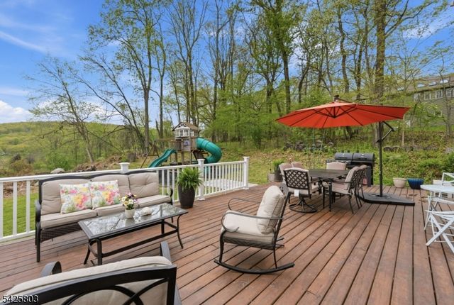 8 Danielle Dr, Liberty Twp., NJ 07838