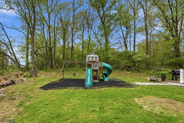 8 Danielle Dr, Liberty Twp., NJ 07838