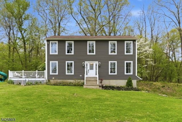 8 Danielle Dr, Liberty Twp., NJ 07838