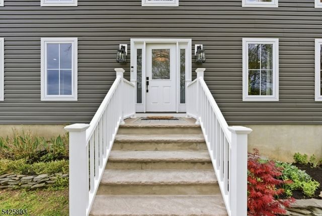 8 Danielle Dr, Liberty Twp., NJ 07838