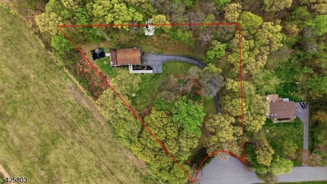 8 Danielle Dr, Liberty Twp., NJ 07838