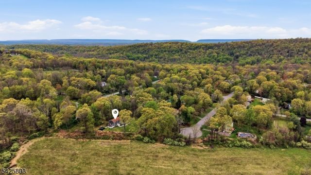 8 Danielle Dr, Liberty Twp., NJ 07838