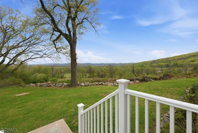 8 Danielle Dr, Liberty Twp., NJ 07838