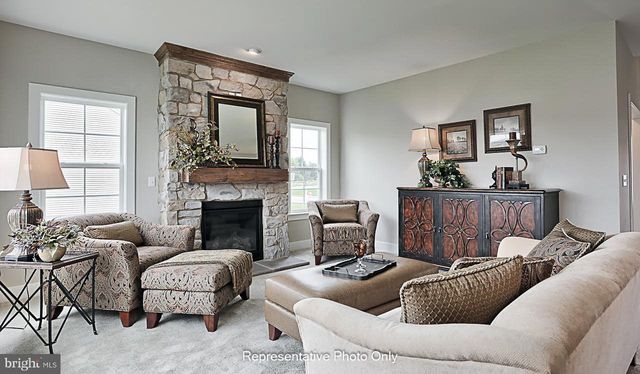 607 LILLIANA DR, Lebanon, PA 17046