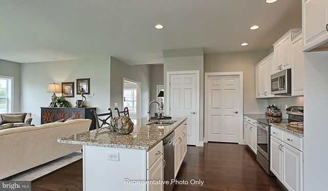 607 LILLIANA DR, Lebanon, PA 17046